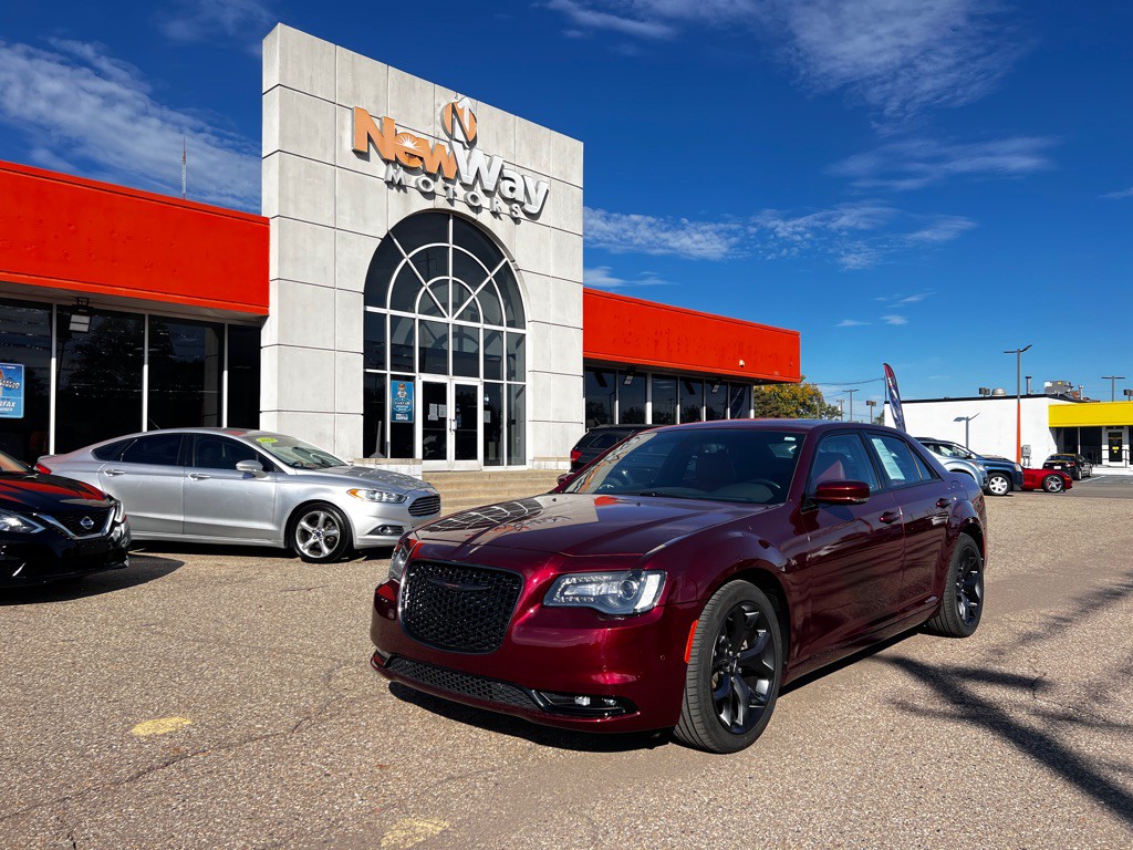 2020 Chrysler 300 Image 1