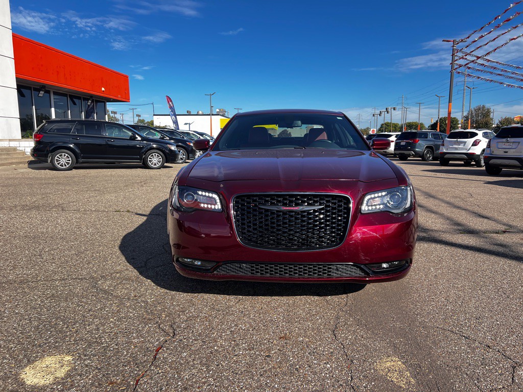 2020 Chrysler 300 Image 2