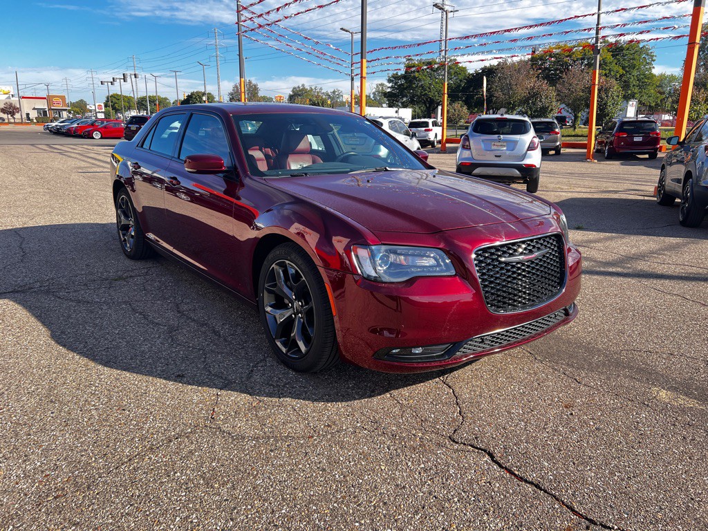 2020 Chrysler 300 Image 3