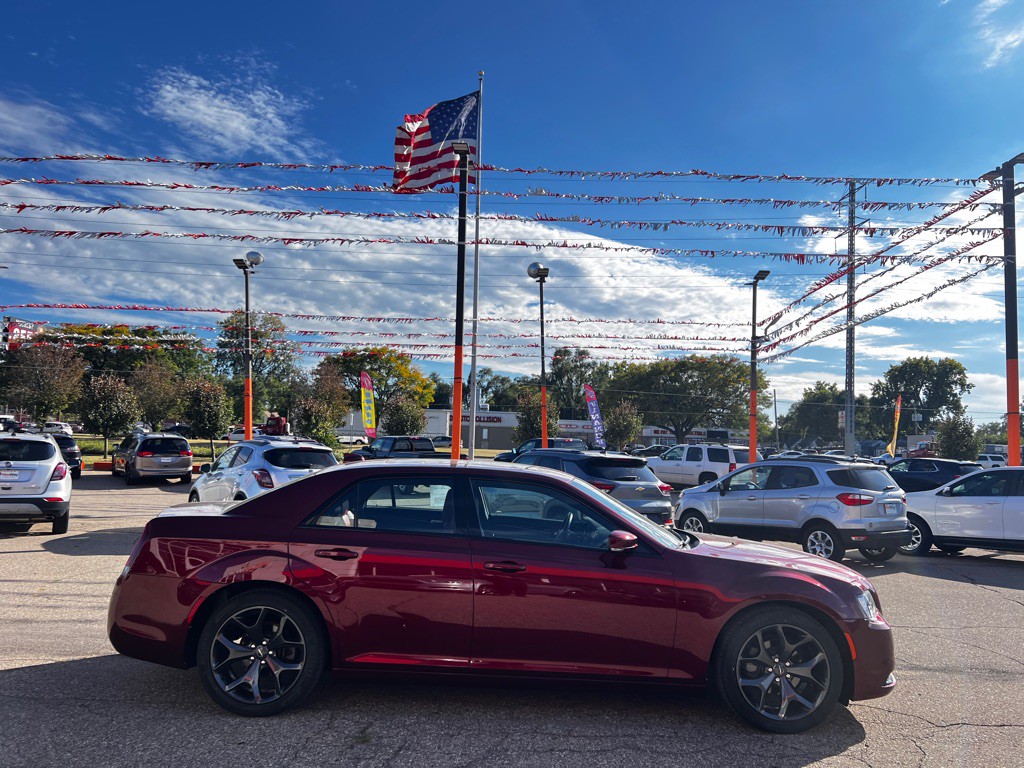 2020 Chrysler 300 Image 4