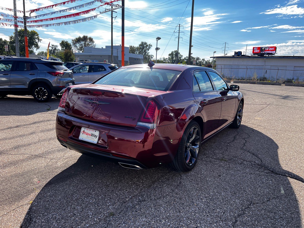 2020 Chrysler 300 Image 5