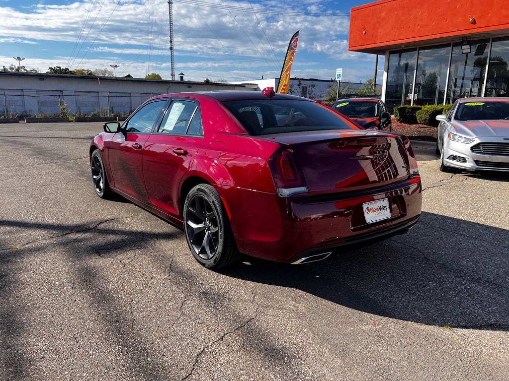 2020 Chrysler 300 Image 7