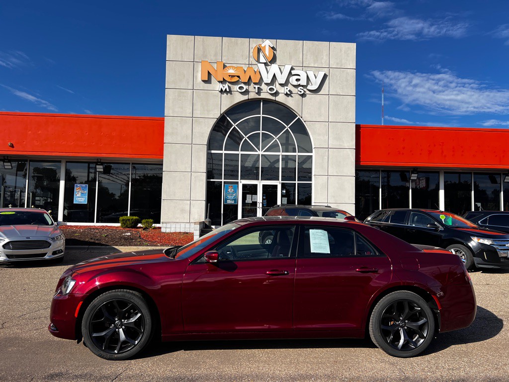 2020 Chrysler 300 Image 8