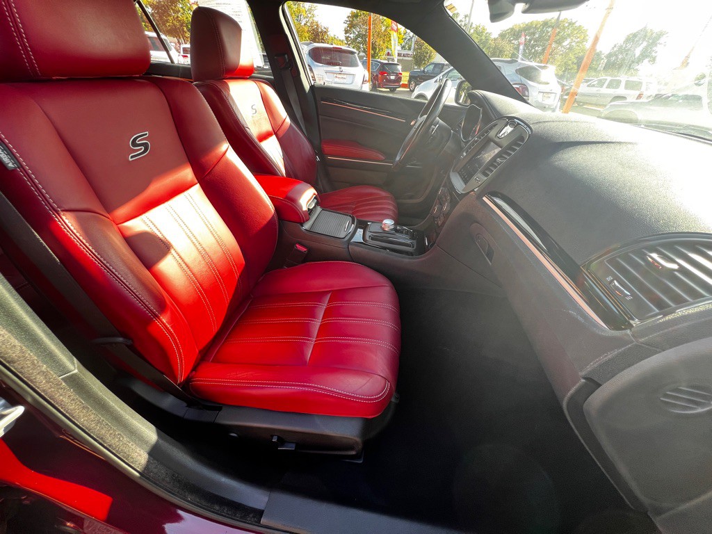 2020 Chrysler 300 Image 11