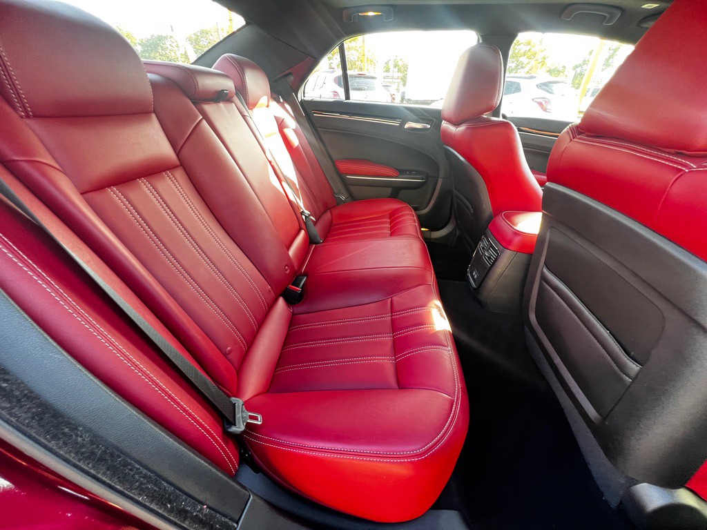2020 Chrysler 300 Image 12