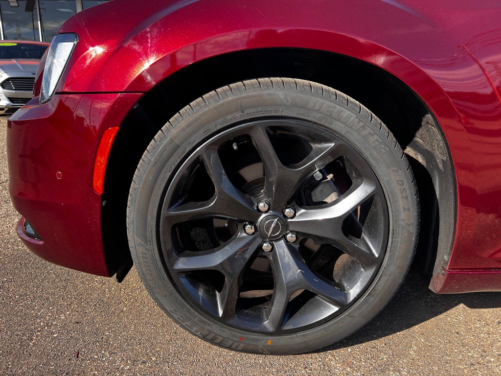 2020 Chrysler 300 Image 14