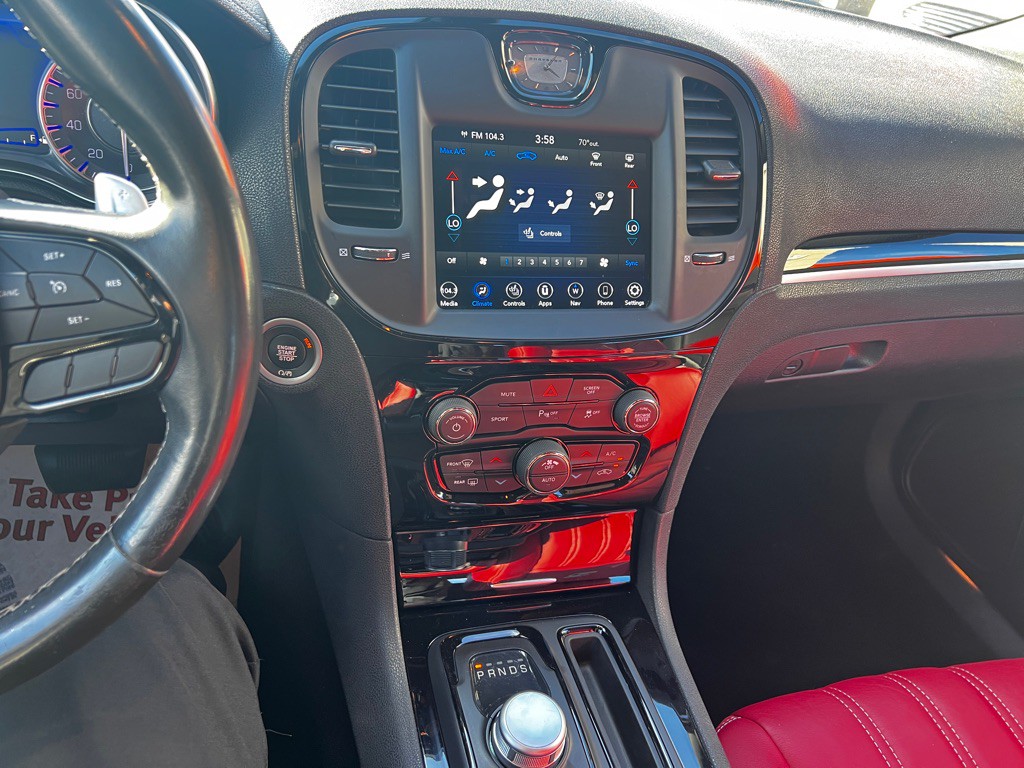 2020 Chrysler 300 Image 16