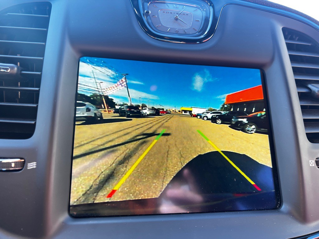 2020 Chrysler 300 Image 18