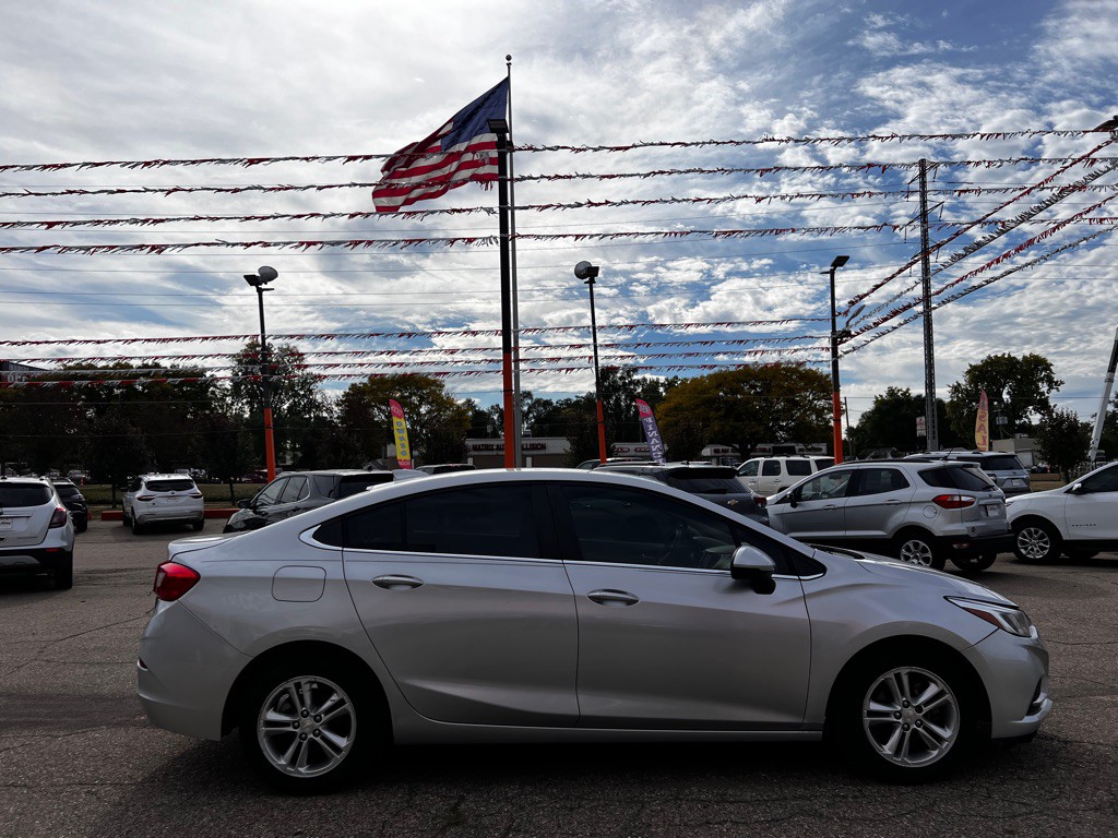 2016 Chevrolet Cruze Image 4