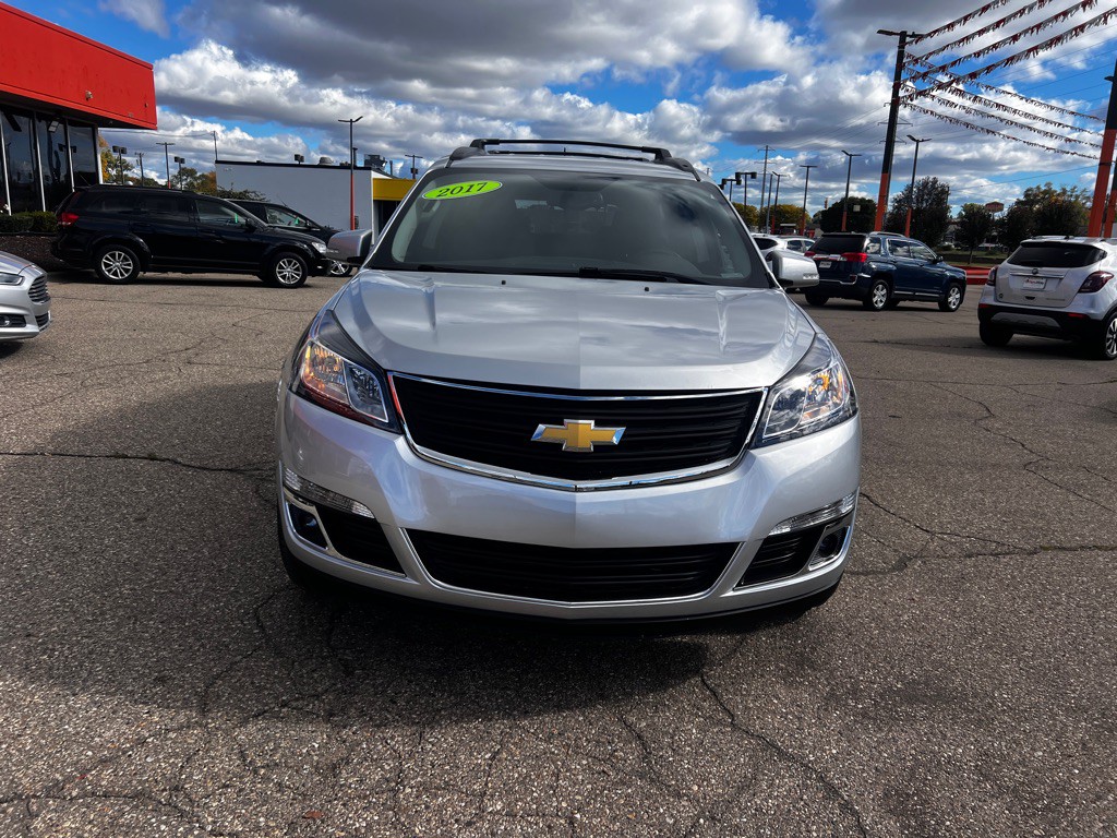 2017 Chevrolet Traverse Image 2