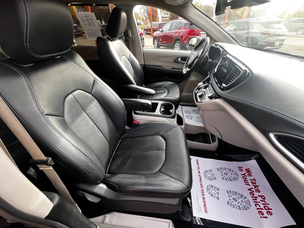 2021 Chrysler Pacifica Image 12