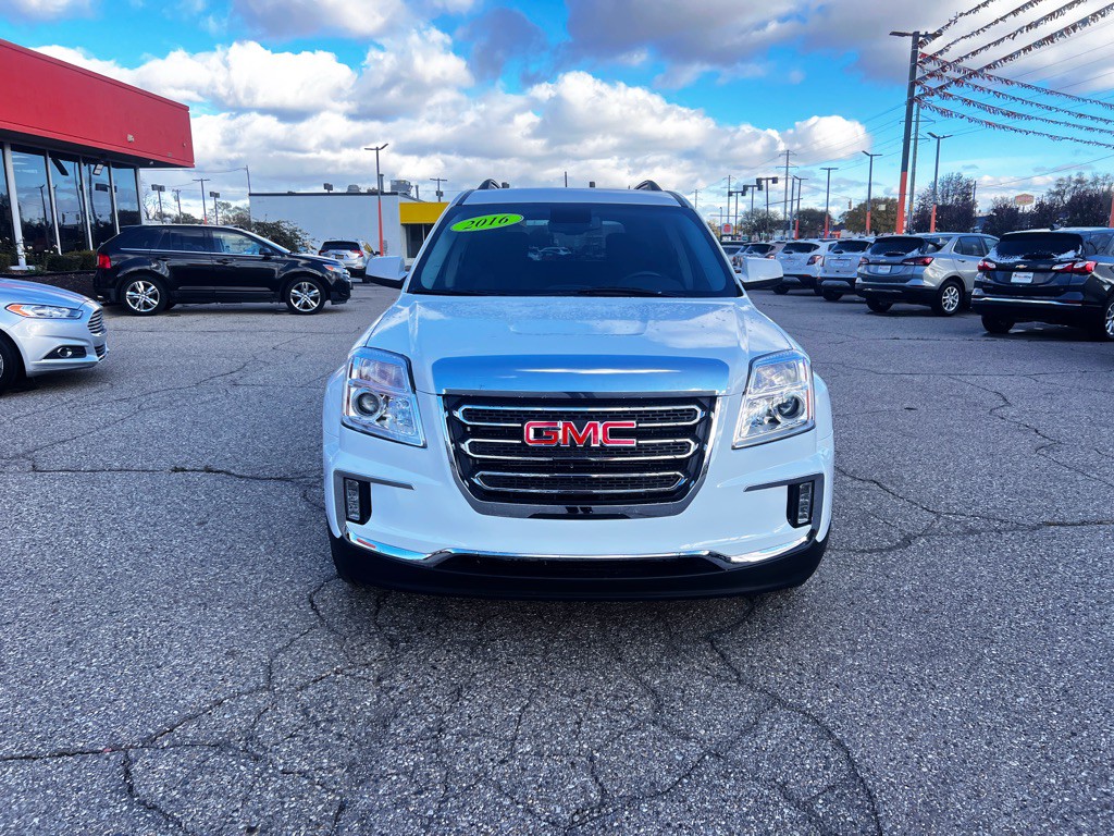 2016 GMC Terrain Image 2