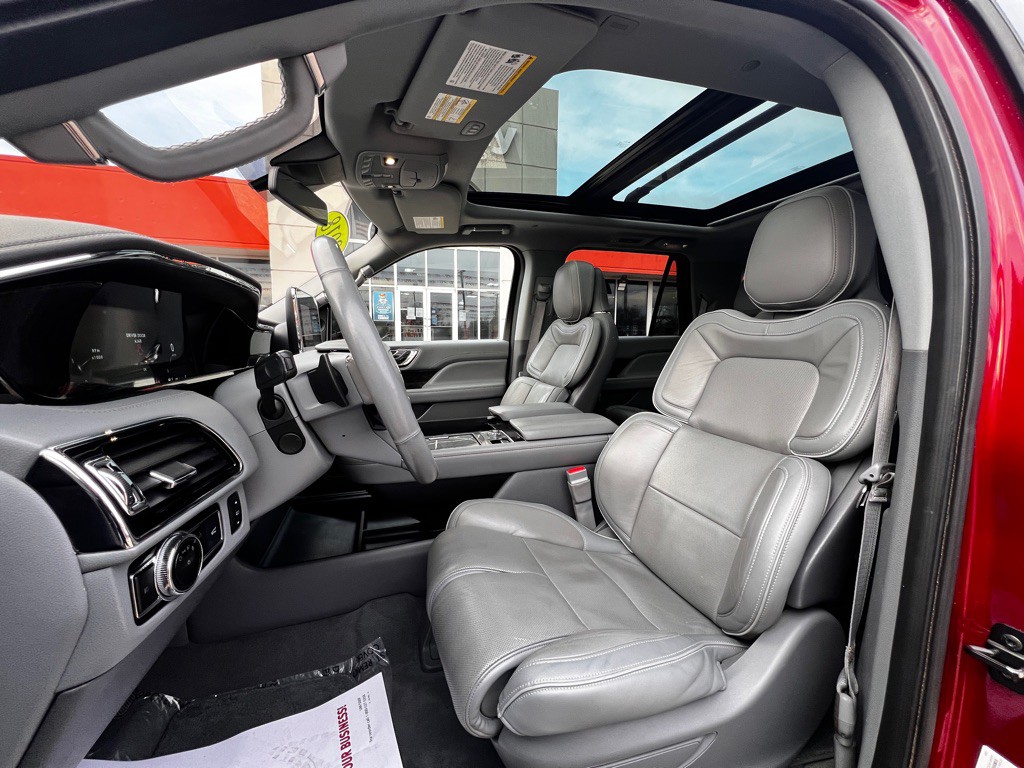 2018 Lincoln Navigator Image 10