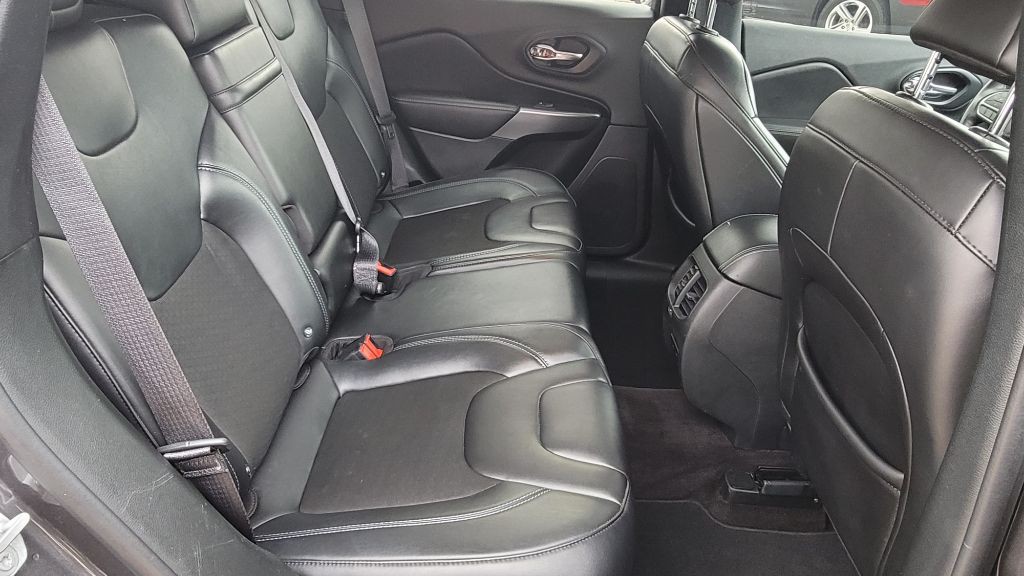 2019 Jeep Cherokee Image 10