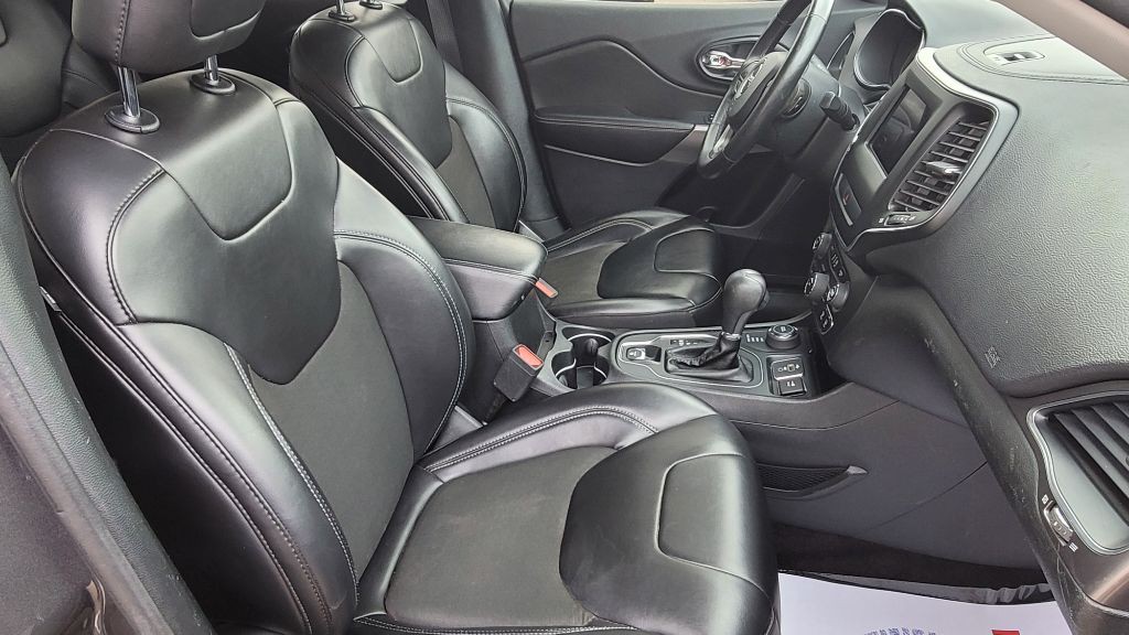 2019 Jeep Cherokee Image 12