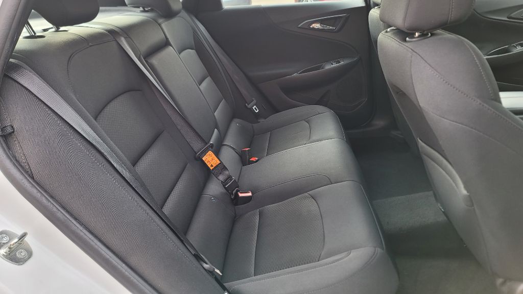 2016 Chevrolet Malibu Image 12