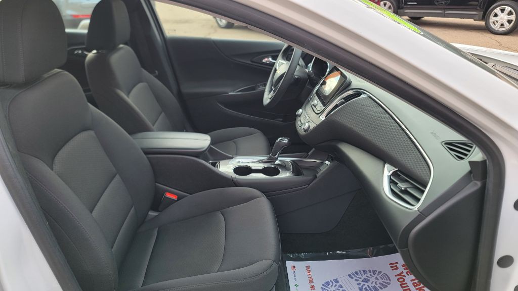 2016 Chevrolet Malibu Image 13