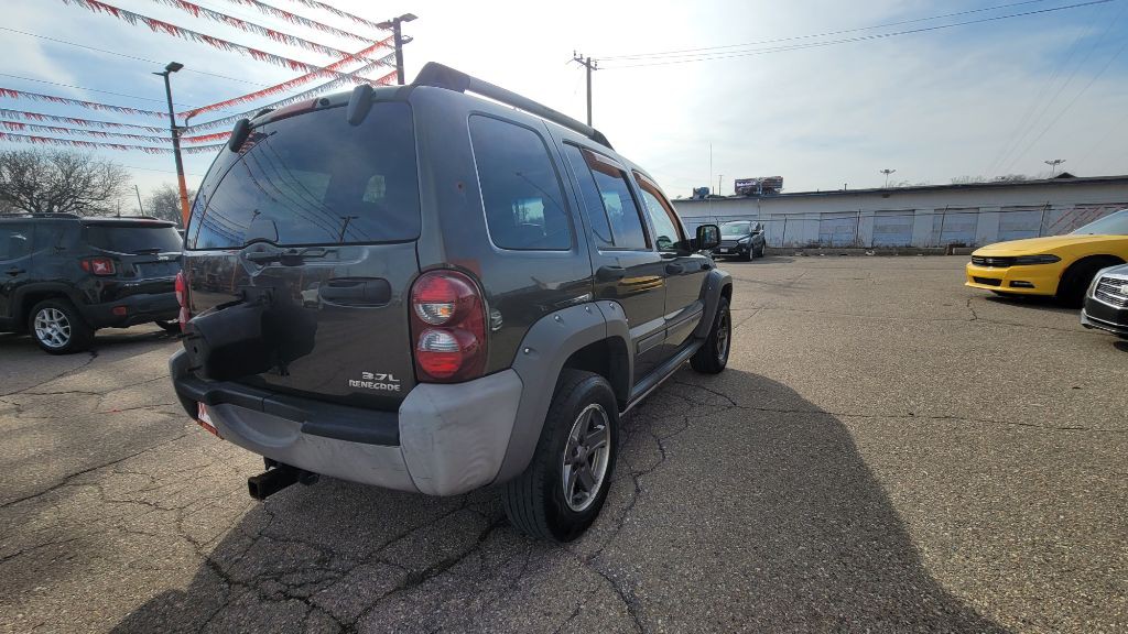 2005 Jeep Liberty Image 3