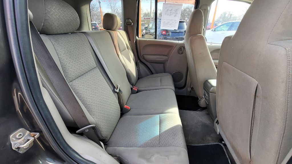 2005 Jeep Liberty Image 10