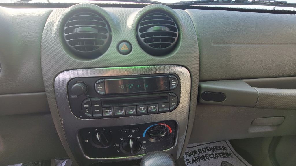 2005 Jeep Liberty Image 14