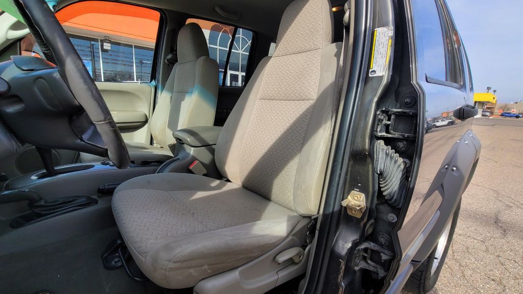 2005 Jeep Liberty Image 15