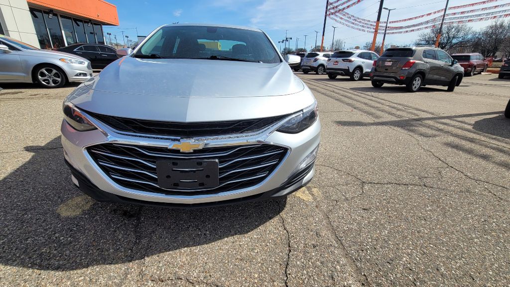 2022 Chevrolet Malibu Image 3