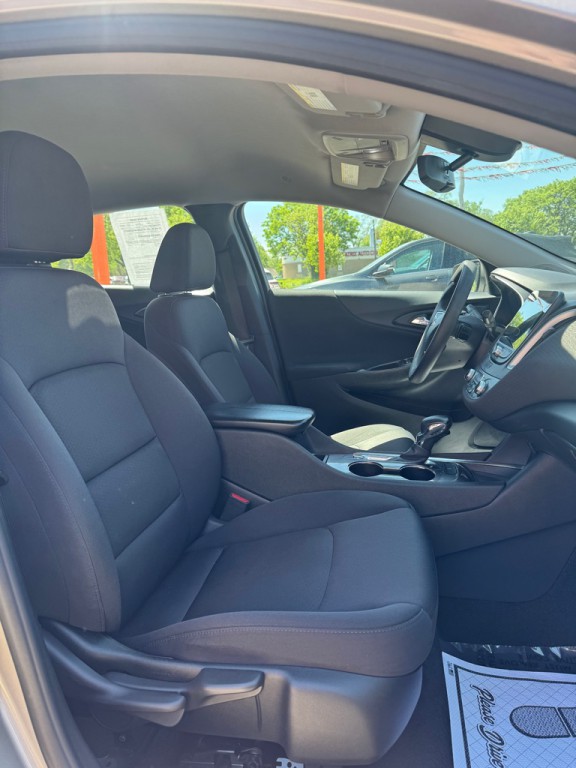 2022 Chevrolet Malibu Image 12