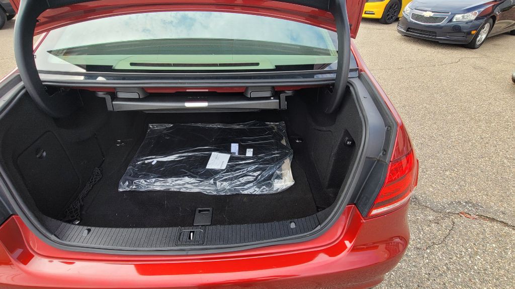 2016 Mercedes-Benz E-Class Image 9