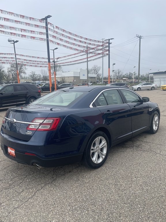 2017 Ford Taurus Image 5