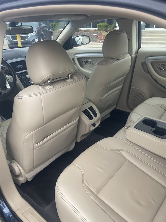 2017 Ford Taurus Image 7
