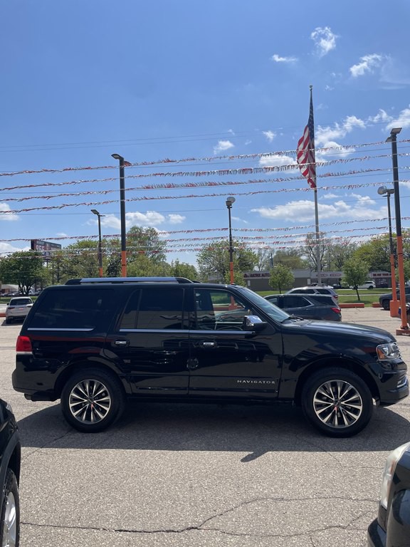 2017 Lincoln Navigator Image 3