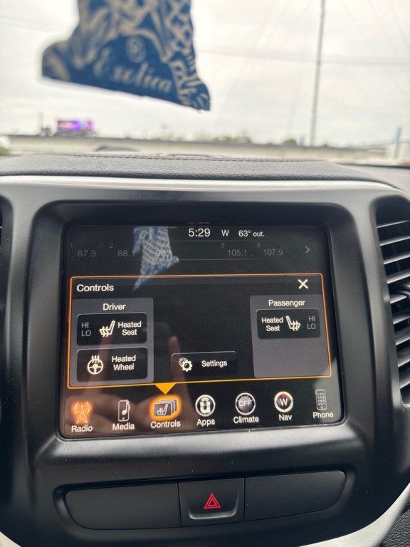 2016 Jeep Cherokee Image 10