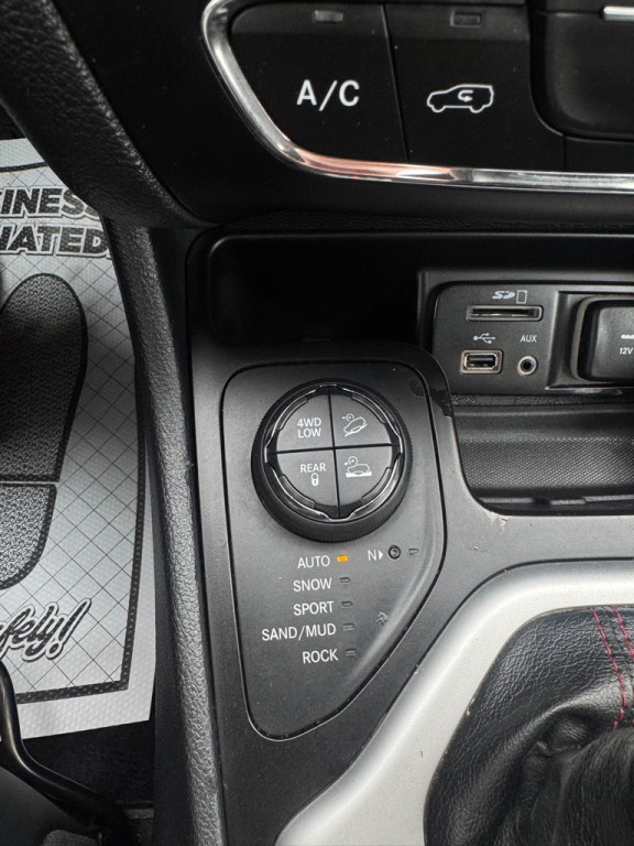 2016 Jeep Cherokee Image 11