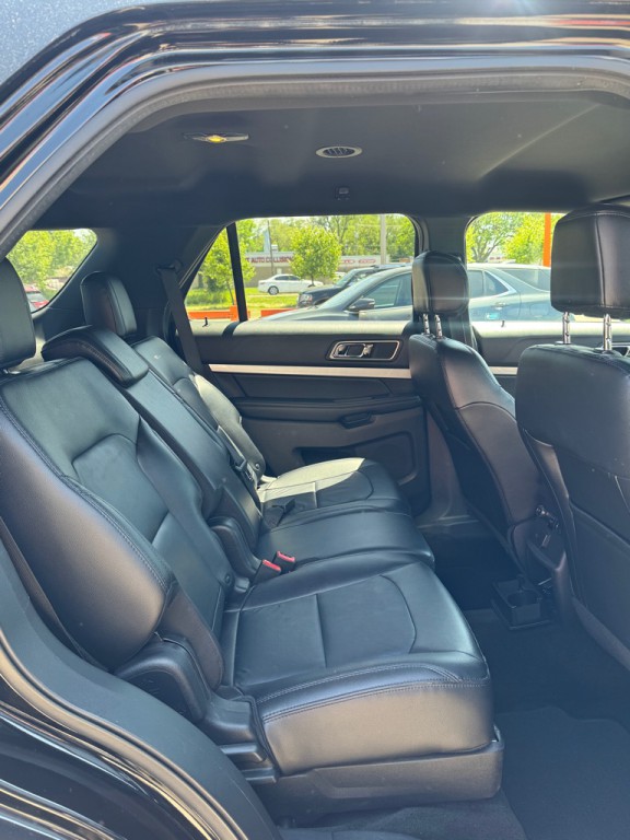 2016 Ford Explorer Image 13
