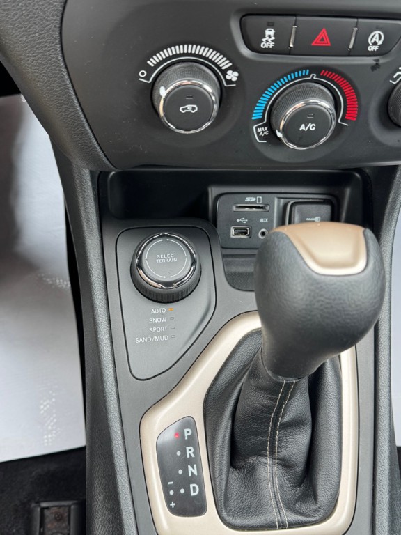 2018 Jeep Cherokee Image 9