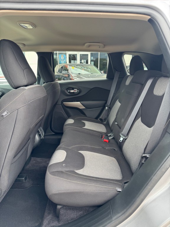 2018 Jeep Cherokee Image 15