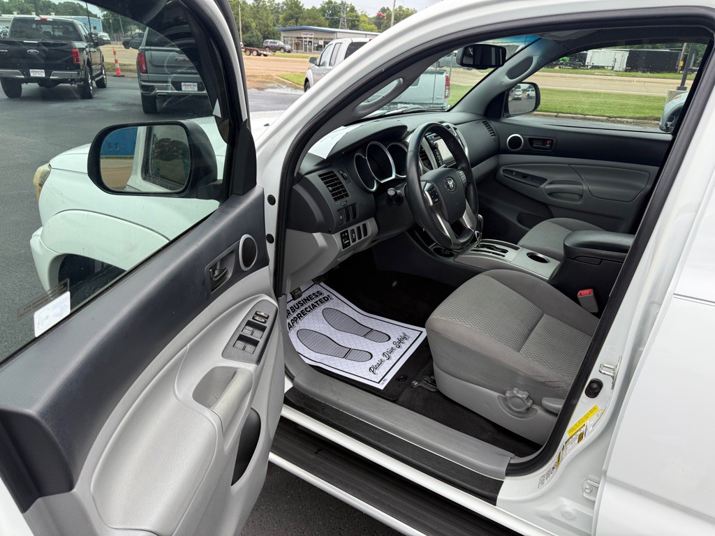 2013 Toyota Tacoma Image 16