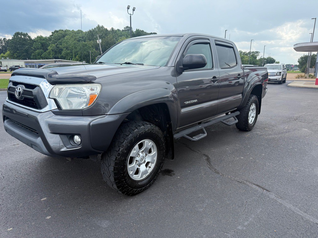 2015 Toyota Tacoma Image 1