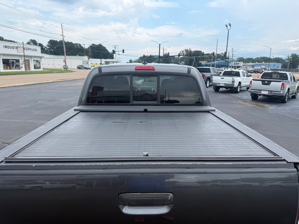 2015 Toyota Tacoma Image 8