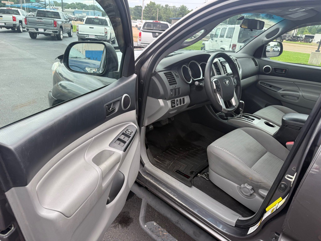 2015 Toyota Tacoma Image 12