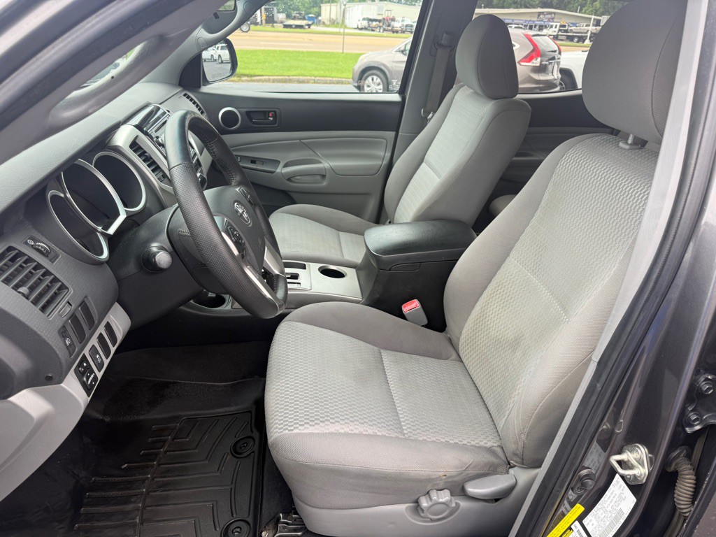 2015 Toyota Tacoma Image 13