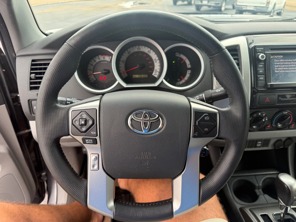 2015 Toyota Tacoma Image 16