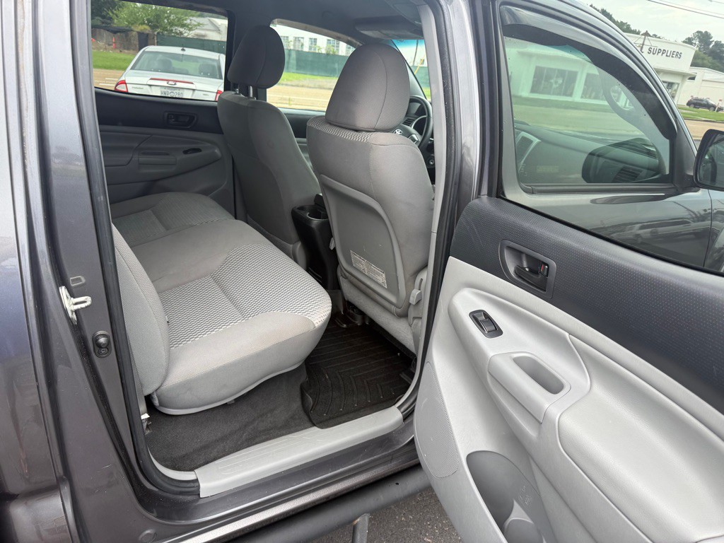 2015 Toyota Tacoma Image 19