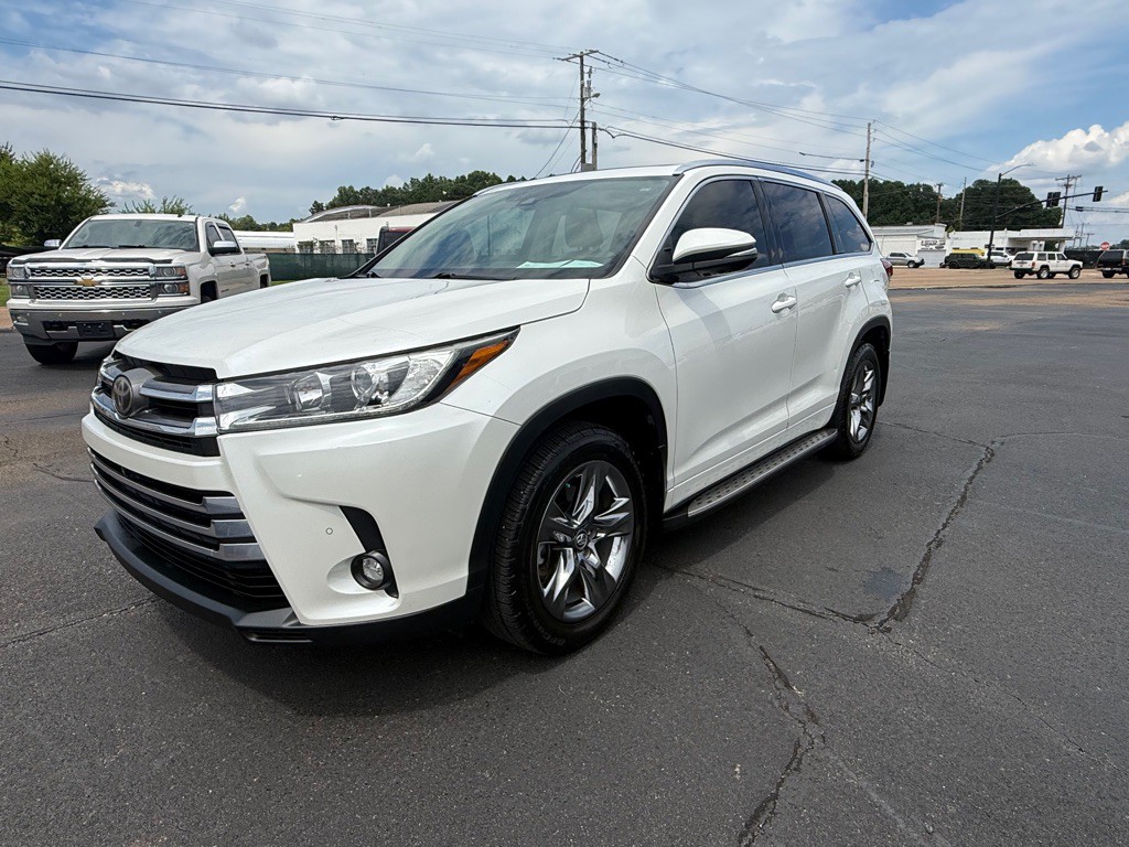 2019 Toyota Highlander Image 1