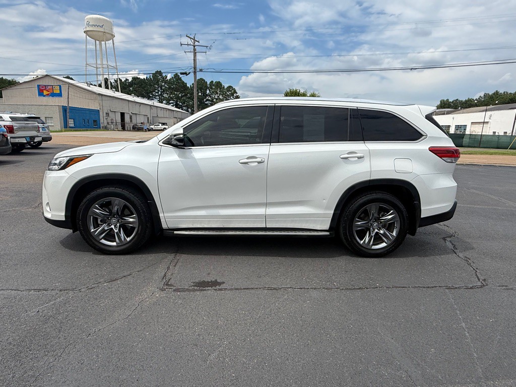 2019 Toyota Highlander Image 2