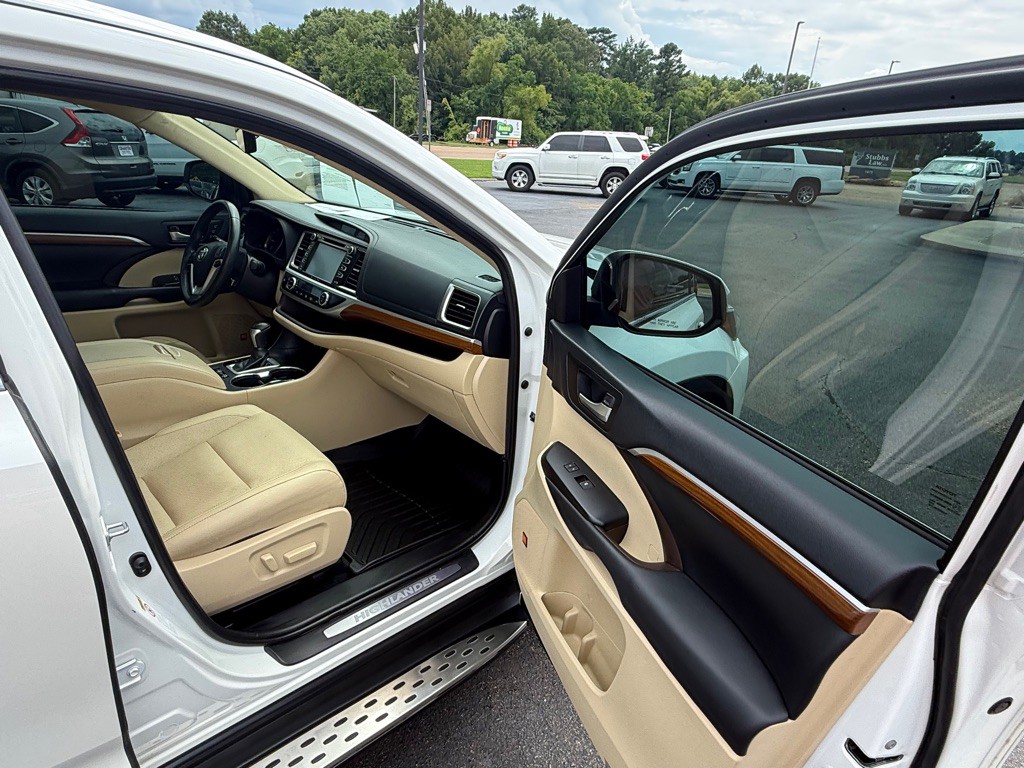 2019 Toyota Highlander Image 32