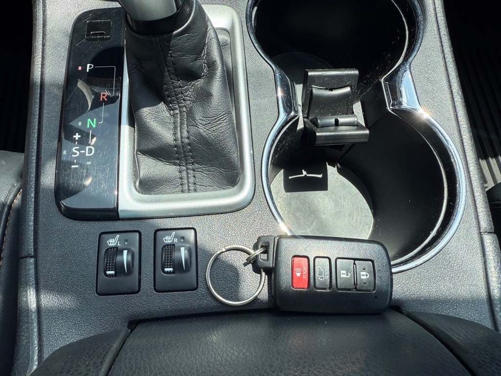2016 Toyota Highlander Image 14
