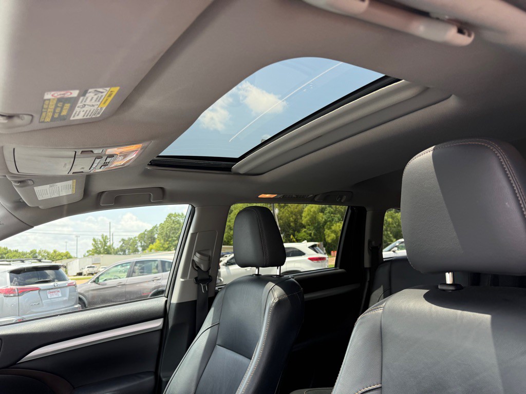 2016 Toyota Highlander Image 15