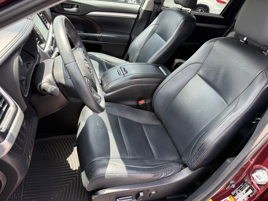 2016 Toyota Highlander Image 16