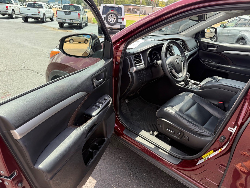 2016 Toyota Highlander Image 17